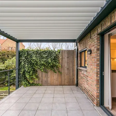 Spacious And Beautifully Renovated Town House *