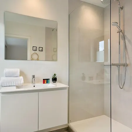 Spacious And Beautifully Renovated Town House *