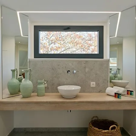 Spacious And Beautifully Renovated Town House Ferienhaus